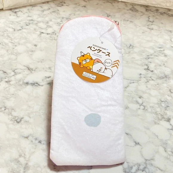 3/$20 🌸 Polar Bear Pencil Case - Picture 4 of 4